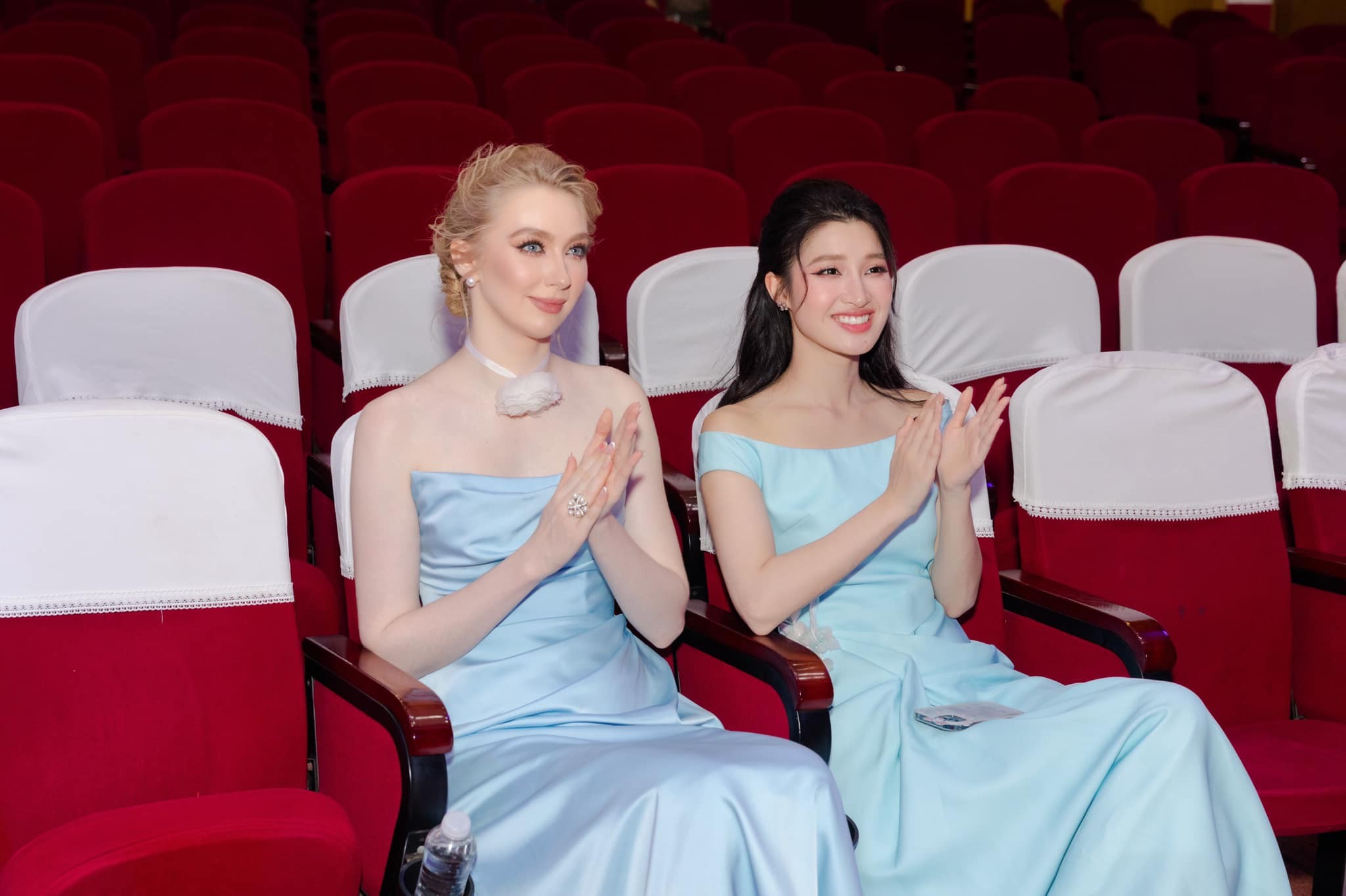 Hóa thân thành Thúy Kiều, Thúy Vân, Hoa hậu Quốc tế 2022 Jasmin, Á hậu Phương Nhi ai đẹp hơn? - Ảnh 1