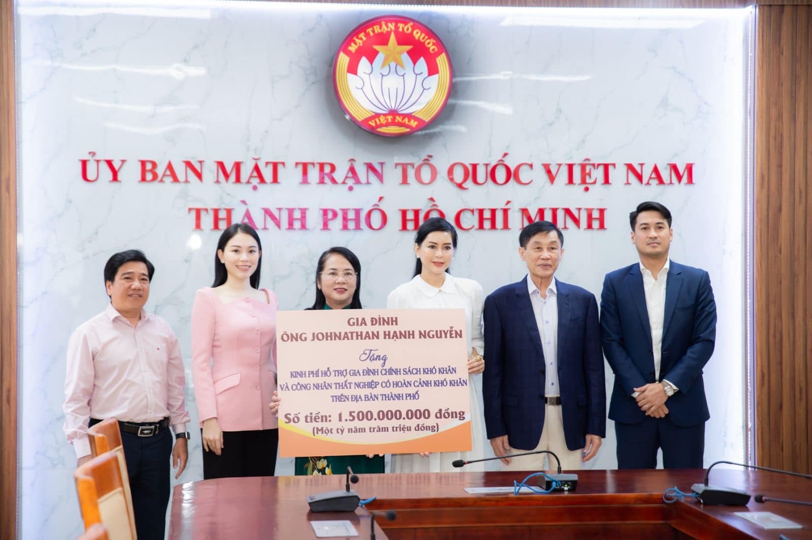 Linh Rin được chồng hào môn chăm sóc tận tình, dân mạng lại để ý đến một chi tiết rất lạ? - Ảnh 3