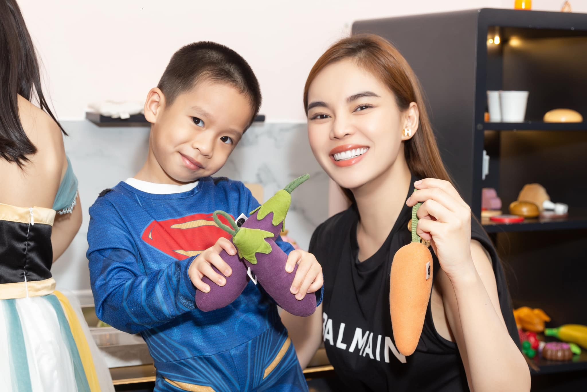 Giang Hồng Ngọc thường xuyên dành thời gian bên các hoạt động của con.