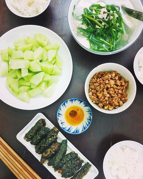 Chả lá lốt là món ăn xuất hiện thường xuyên trong mâm cơm gia đình Việt.