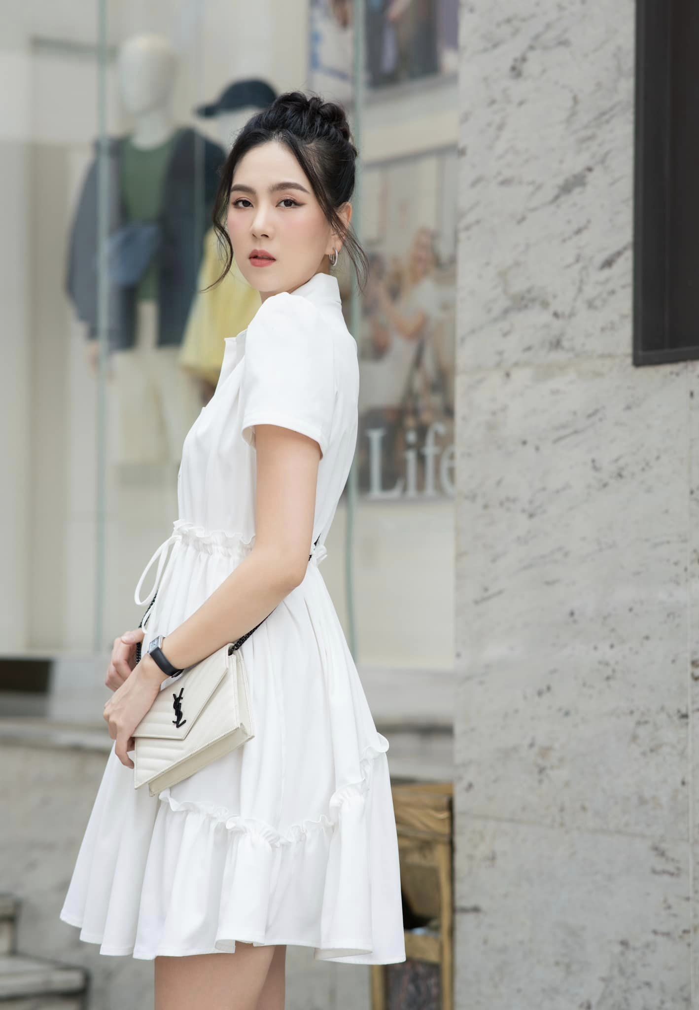 Nhan sắc ngày càng trẻ trung, cùng lối thời trang sành điệu. Ảnh: FBNV. Nhan sắc ngày càng trẻ trung, cùng lối thời trang sành điệu. Ảnh: FBNV.