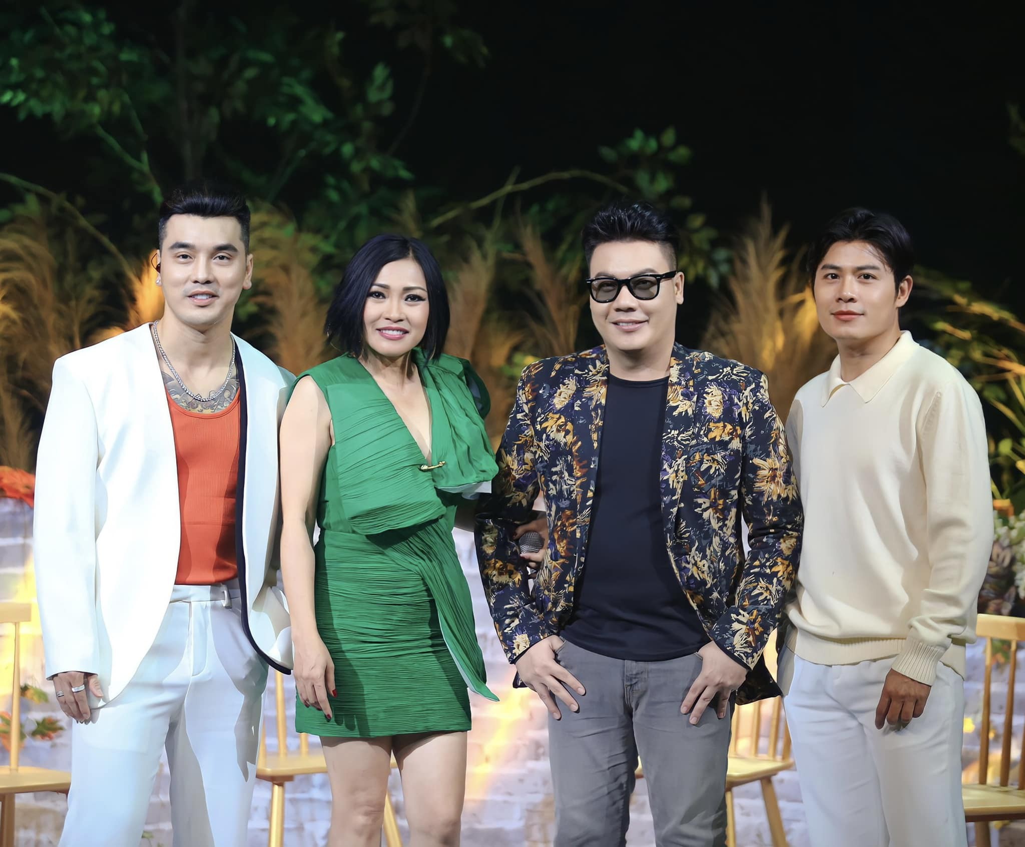 Phương Thanh và các khách mời trong chương trình chương Khu Vườn Thanh Âm trên HTV7