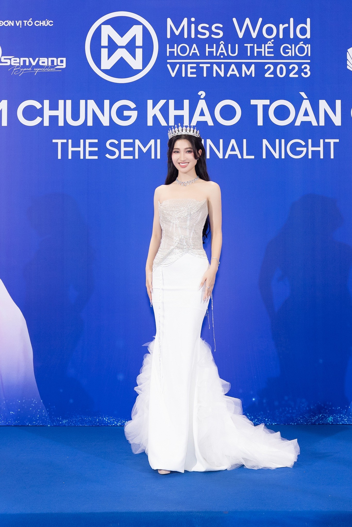 Á hậu Phương Nhi ngọt ngào như một nàng công chúa.