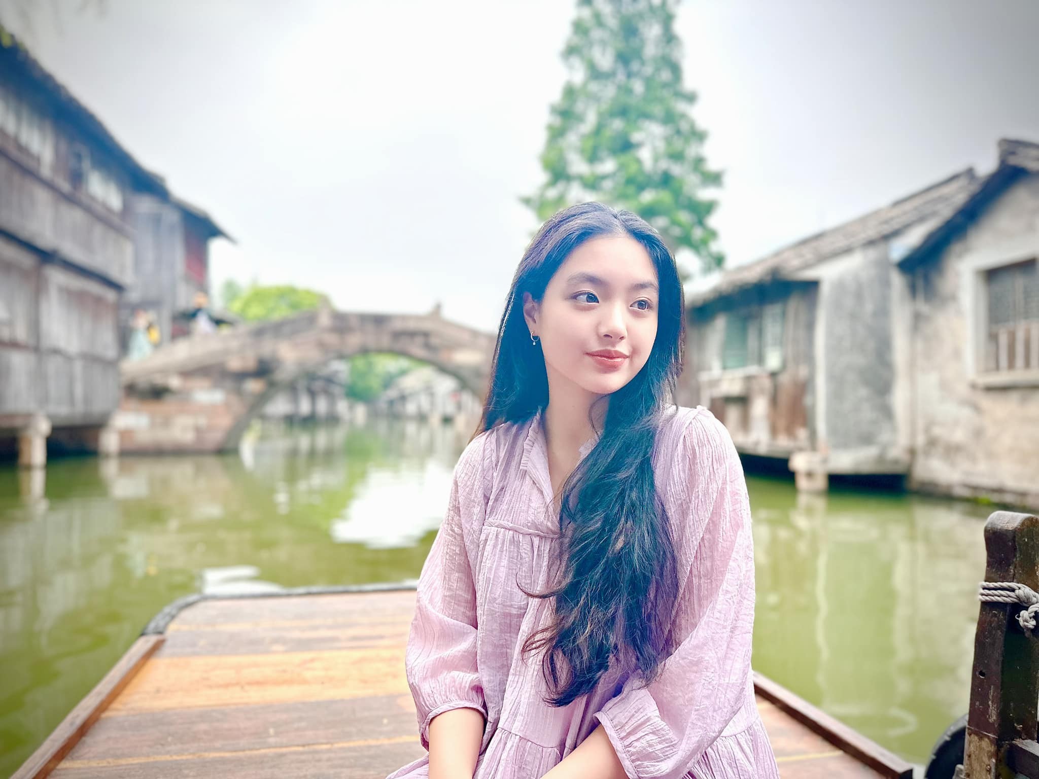 Nhan sắc cô con gái thứ hai của cựu mẫu Thúy Hạnh khiến nhiều người xao xuyến.