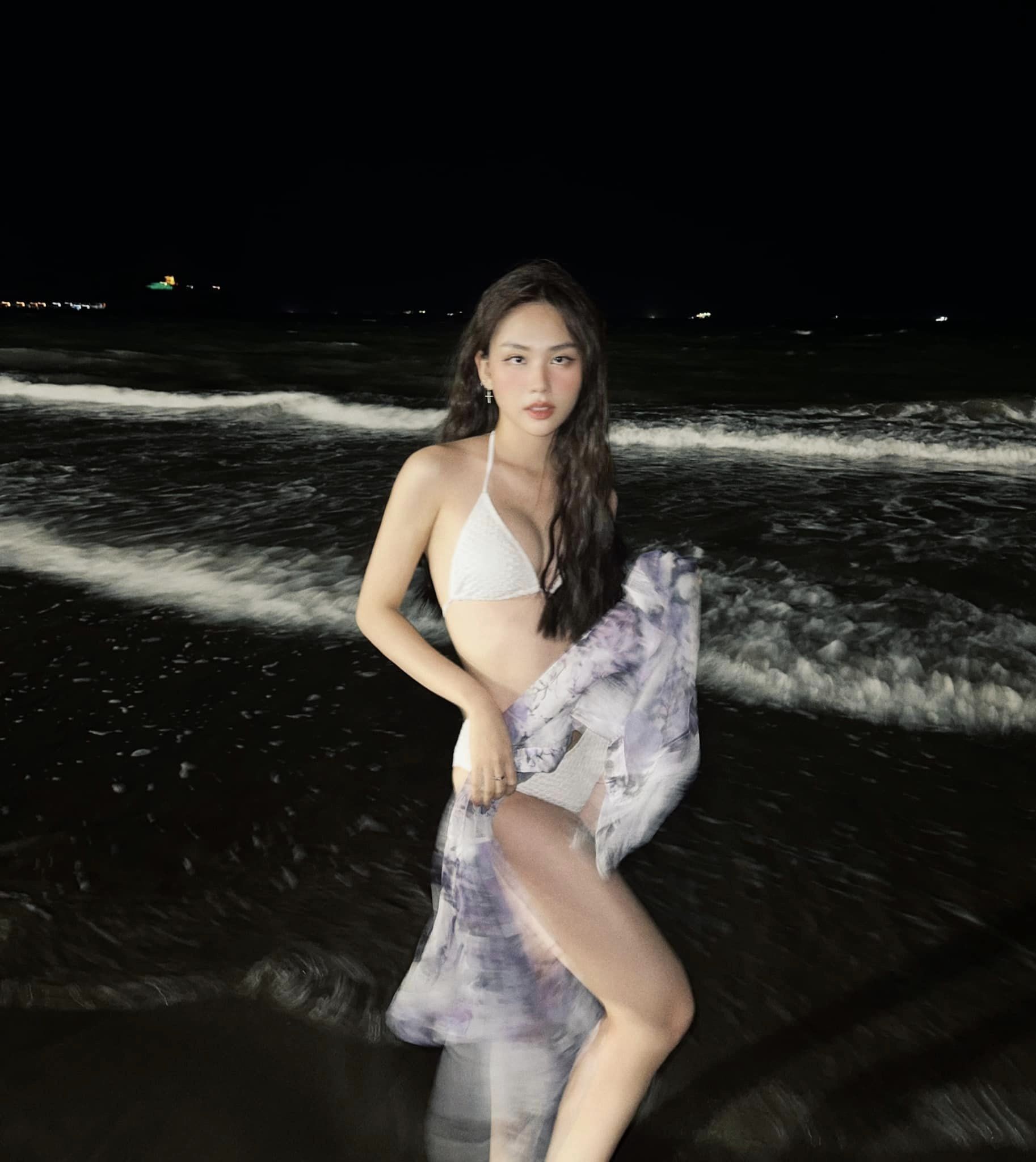 Hoa hậu Mai Phương gia nhập đường đua mùa hè, thả dáng hờ hững giữa biển đêm - Ảnh 4