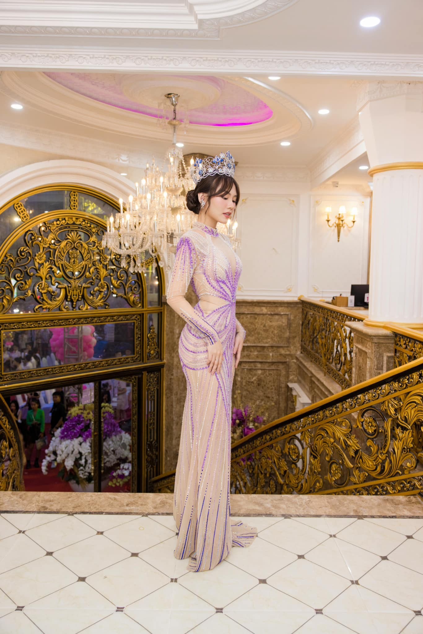 Hoa hậu Mai Phương gia nhập đường đua mùa hè, thả dáng hờ hững giữa biển đêm - Ảnh 7