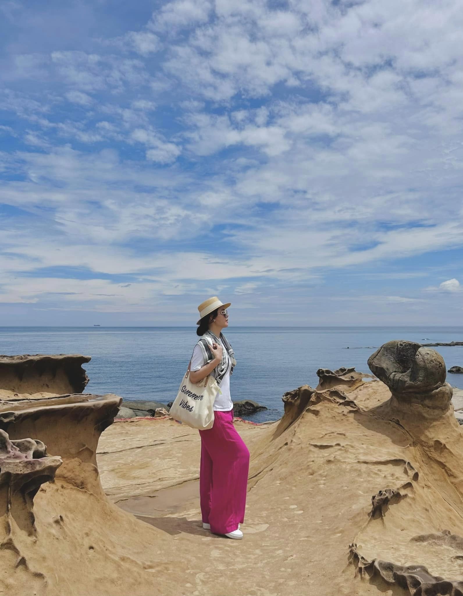Phanh Lee công khai 'trốn chồng, trốn con' đi chơi, diện đồ đơn giản nhưng vẫn toát lên khí chất hào môn - Ảnh 1 Phanh Lee công khai 'trốn chồng, trốn con' đi chơi, diện đồ đơn giản nhưng vẫn toát lên khí chất hào môn - Ảnh 1