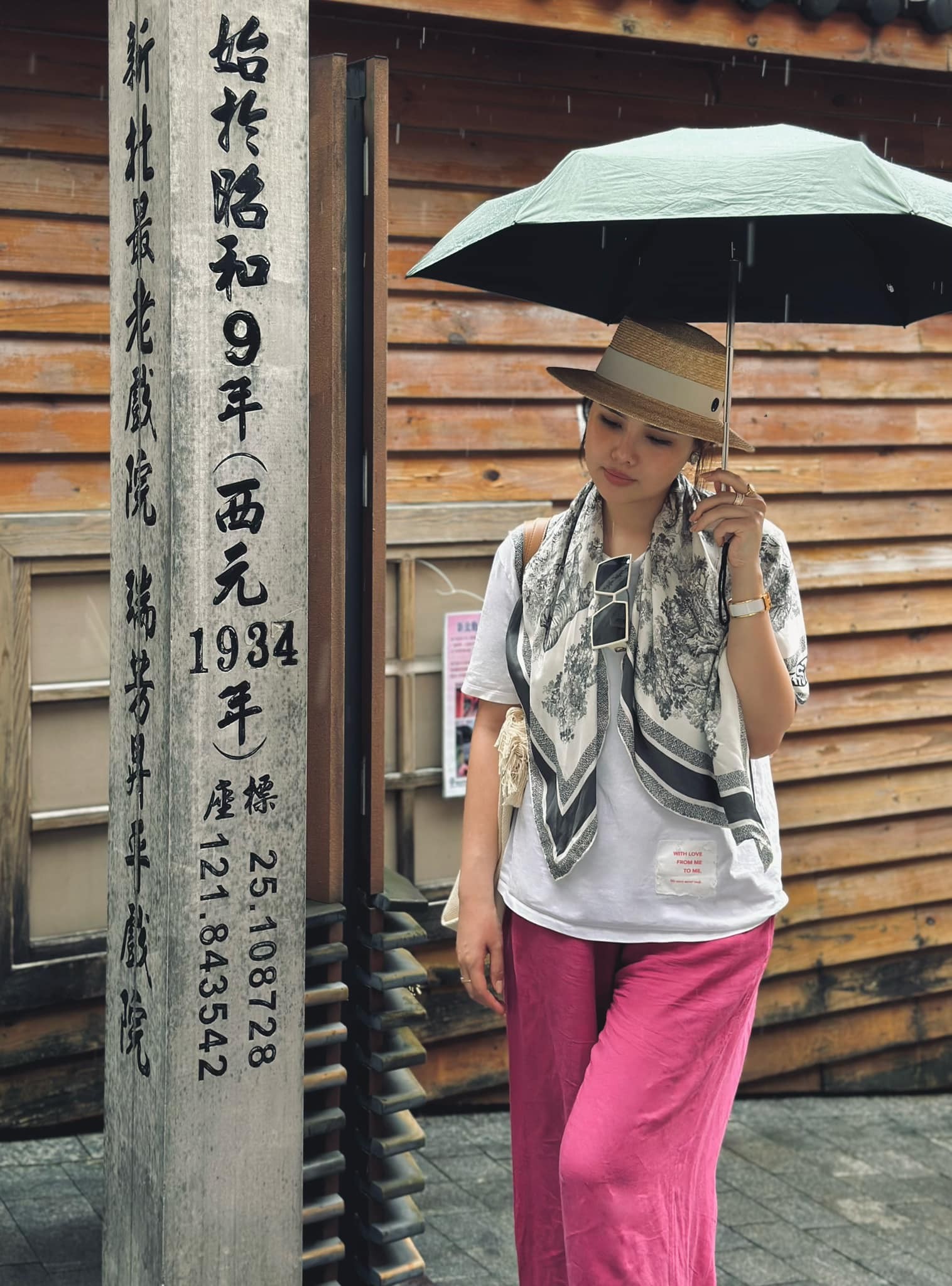 Phanh Lee công khai 'trốn chồng, trốn con' đi chơi, diện đồ đơn giản nhưng vẫn toát lên khí chất hào môn - Ảnh 2 Phanh Lee công khai 'trốn chồng, trốn con' đi chơi, diện đồ đơn giản nhưng vẫn toát lên khí chất hào môn - Ảnh 2