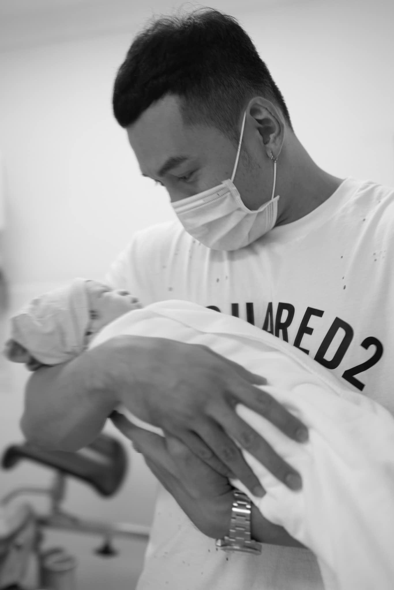 Nhan sắc Phương Trinh Jolie gây chú ý sau khi hạ sinh quý tử, nhắn gửi cảm ơn một người - Ảnh 2