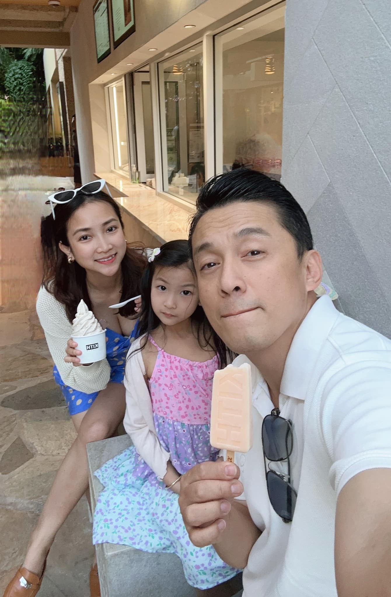 Gia đình Lam Trường thường xuyên đi du lịch cùng nhau. Gia đình Lam Trường thường xuyên đi du lịch cùng nhau.