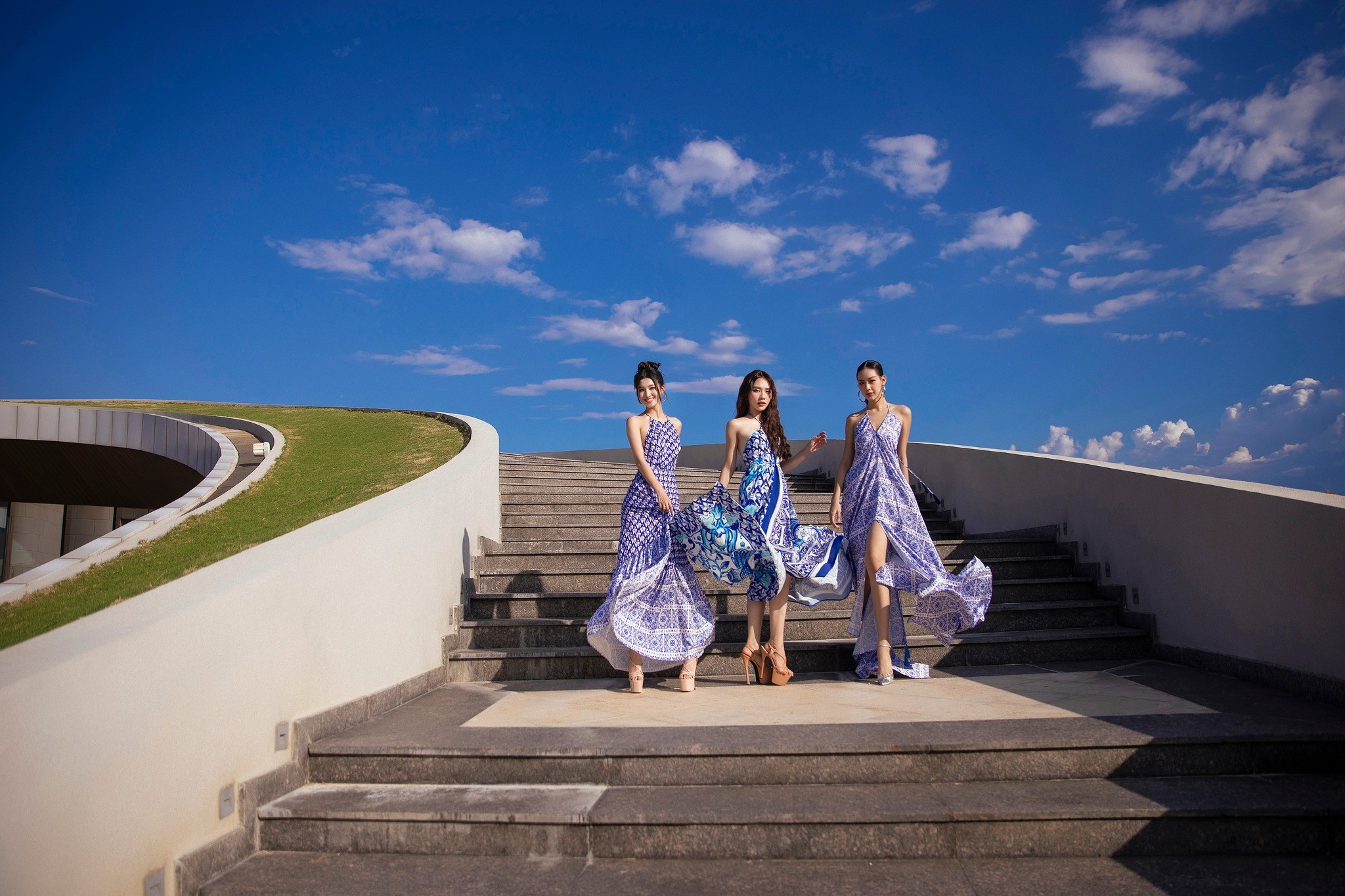 Top 3 Miss World 2022 đọ sắc trước thềm kết thúc nhiệm kì, ai quyến rũ nhất? - Ảnh 2 Top 3 Miss World 2022 đọ sắc trước thềm kết thúc nhiệm kì, ai quyến rũ nhất? - Ảnh 2