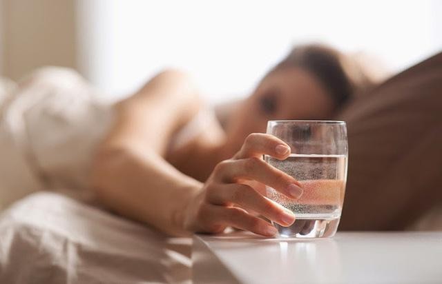 4 khung giờ bạn nên uống nước để kích thích chuyển hóa và giải độc - Ảnh 1 4 khung giờ bạn nên uống nước để kích thích chuyển hóa và giải độc - Ảnh 1