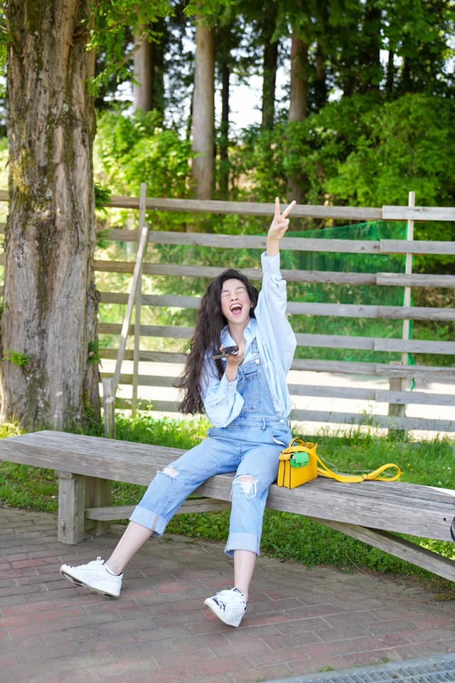 Nữ ca sĩ đa dạng phong cách dù là của giới trẻ. Nữ ca sĩ đa dạng phong cách dù là của giới trẻ.