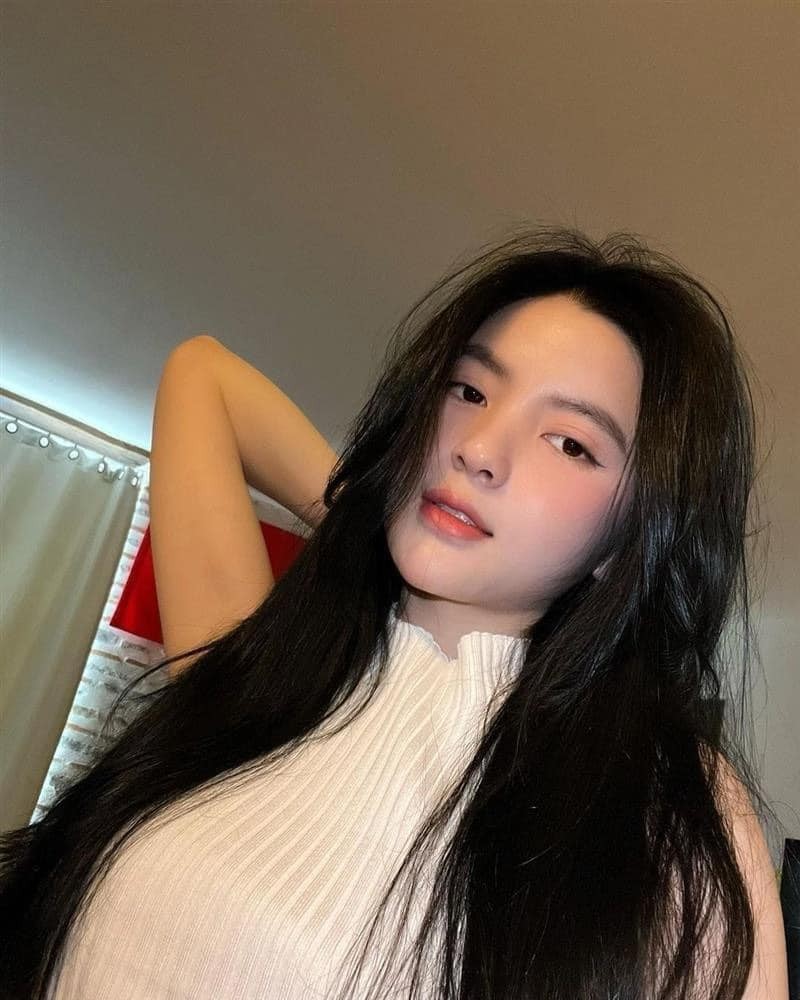 C.T.H và Quang Hải bắt đầu quen nhau và rộ tin đôn từ đầu năm ngoái. C.T.H và Quang Hải bắt đầu quen nhau và rộ tin đôn từ đầu năm ngoái.