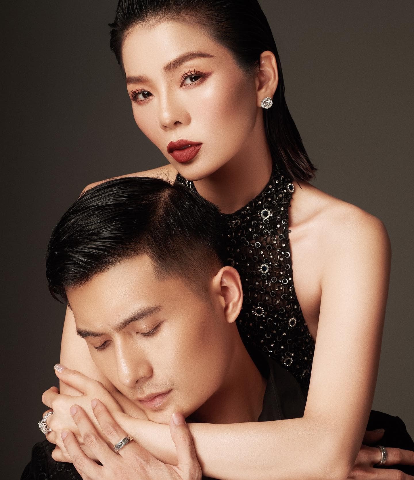 Lệ Quyên tình tứ bên tình trẻ.