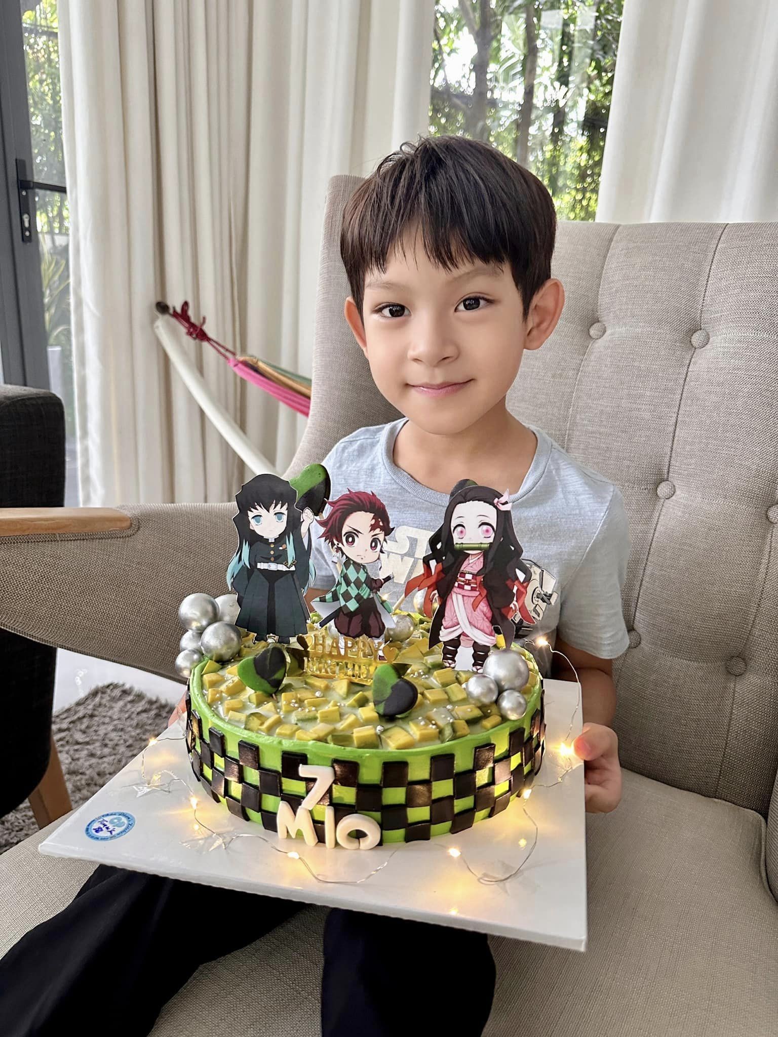 Bữa tiệc sinh nhật của cậu con trai út ở nhà riêng. Ảnh: FBNV.