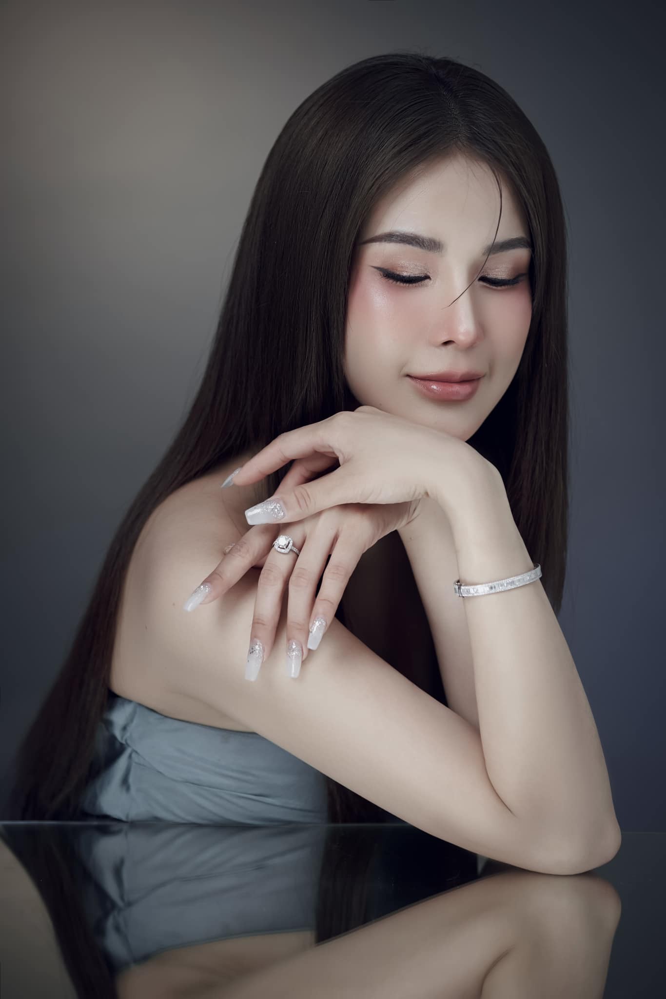 Diệp Lâm Anh, Lệ Quyên và loạt mỹ nhân Việt ngày càng gợi cảm, trẻ đẹp hậu ly hôn - Ảnh 1