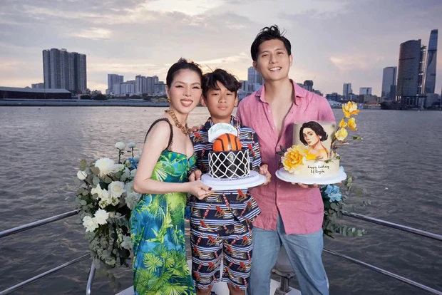 Cả hai không ngại ngần xuất hiện và có cử chỉ thân thiết cùng nhau. Ảnh: FBNV. Cả hai không ngại ngần xuất hiện và có cử chỉ thân thiết cùng nhau. Ảnh: FBNV.