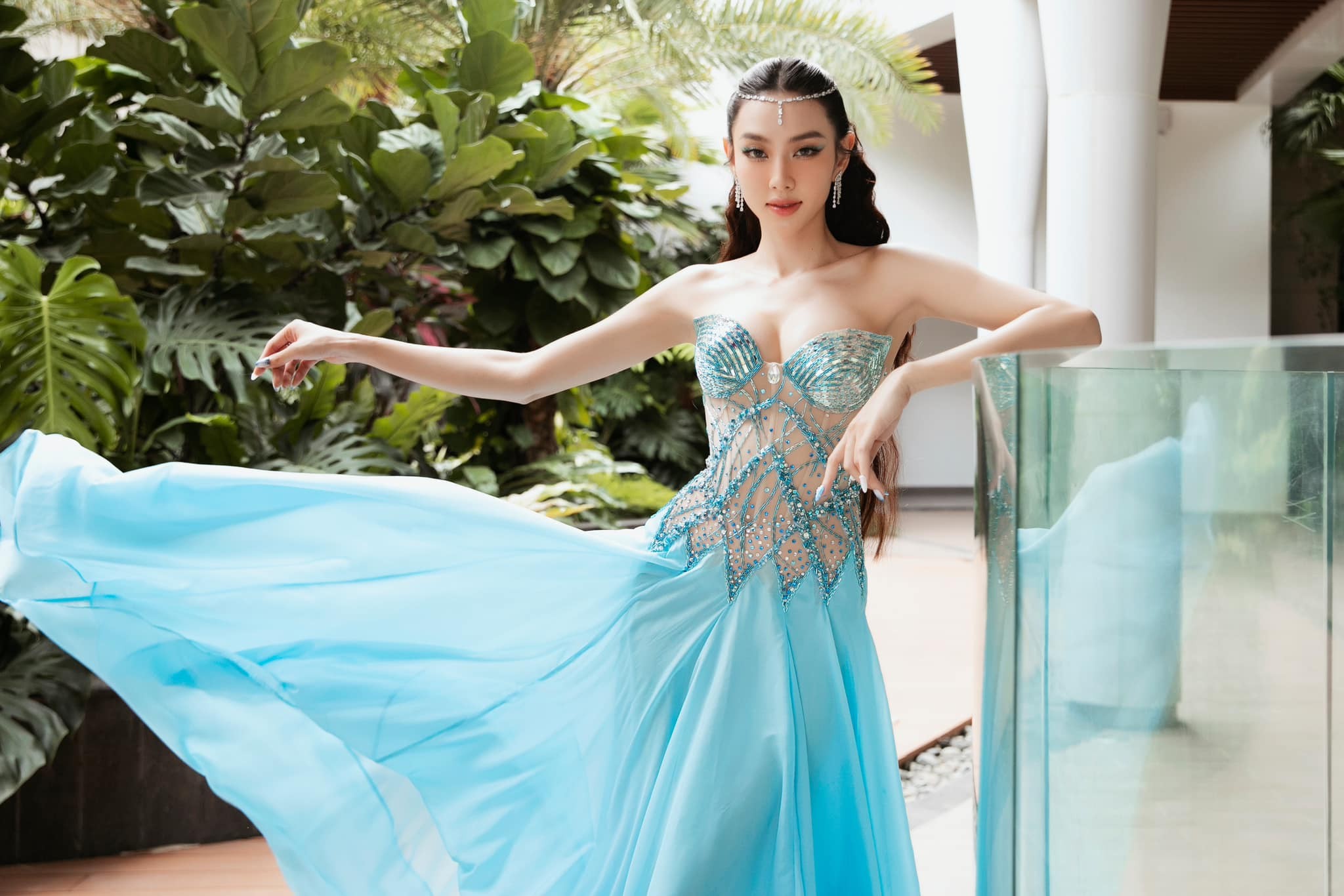 Nhan sắc của Đỗ Hà và Thùy Tiên trên thảm đỏ vô cùng rạng rỡ và nổi bật.