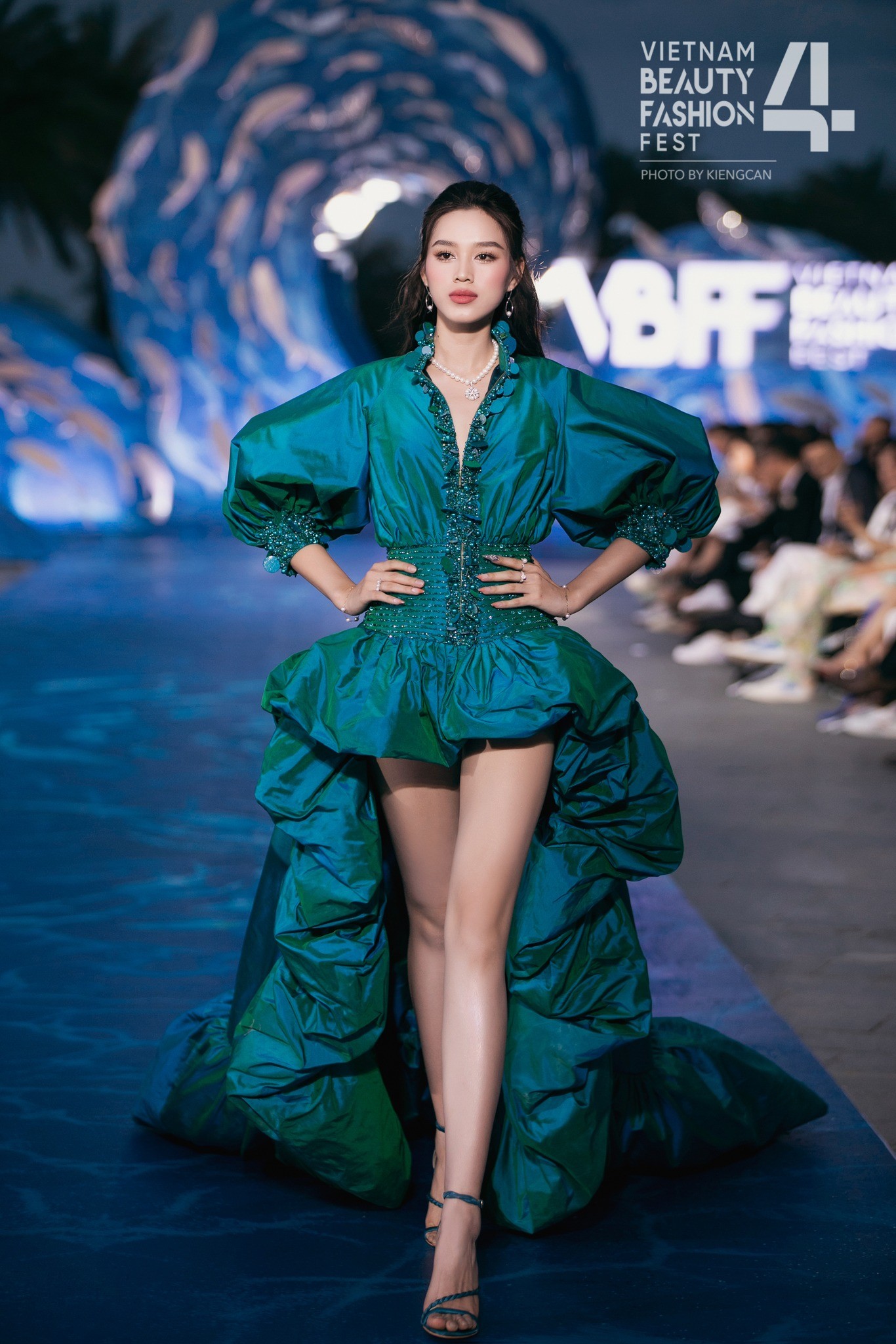 Fan Đỗ Hà và Thùy Tiên tranh cãi gay gắt khi 2 nàng hậu thi xem ai mặt mộc đẹp? - Ảnh 3