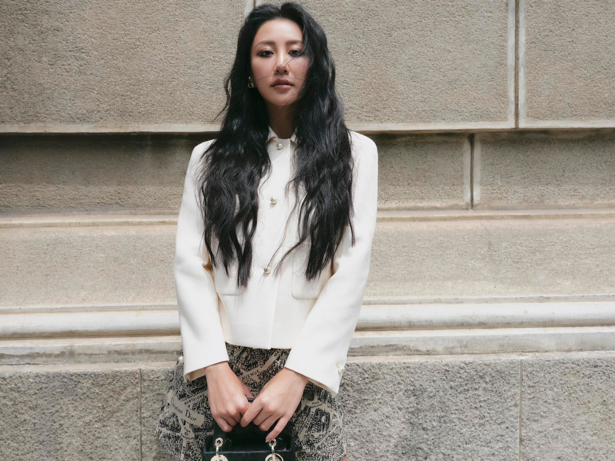 Văn Mai Hương không ngần ngại thoải mái nắm tay nam ca sĩ trên sân khấu, danh tính khiến nhiều người bất ngờ - Ảnh 5