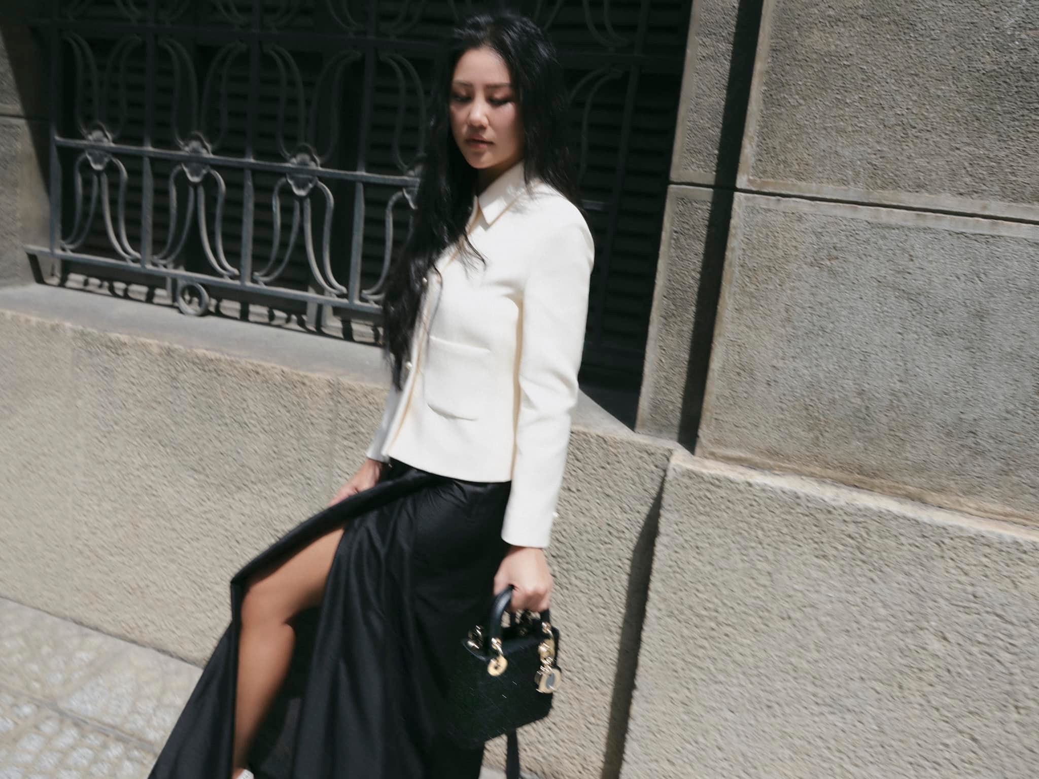 Văn Mai Hương không ngần ngại thoải mái nắm tay nam ca sĩ trên sân khấu, danh tính khiến nhiều người bất ngờ - Ảnh 4