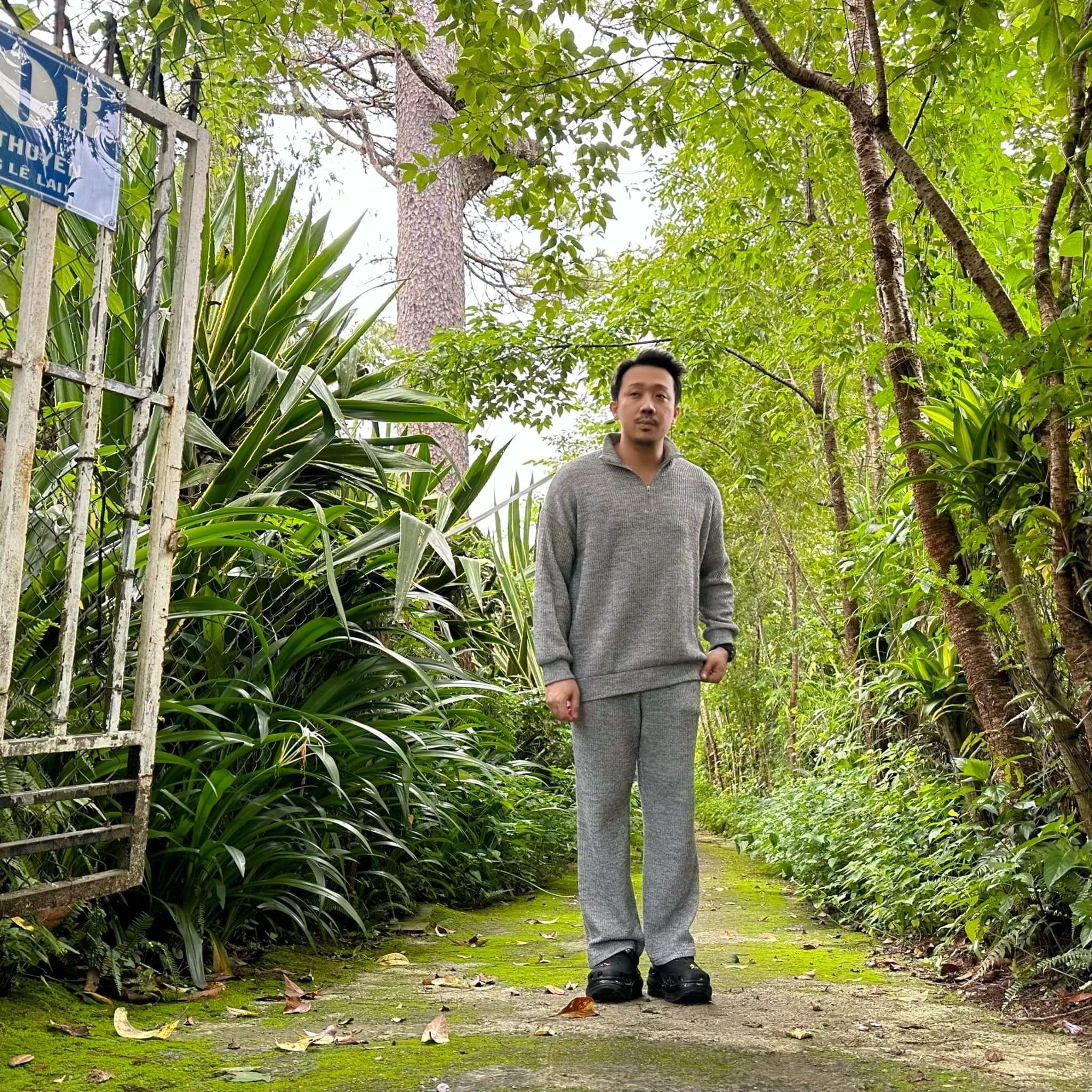 Trấn Thành thay đổi 2 điều, khoe ảnh bên Hari Won khiến CĐM 'dậy sóng' - Ảnh 1