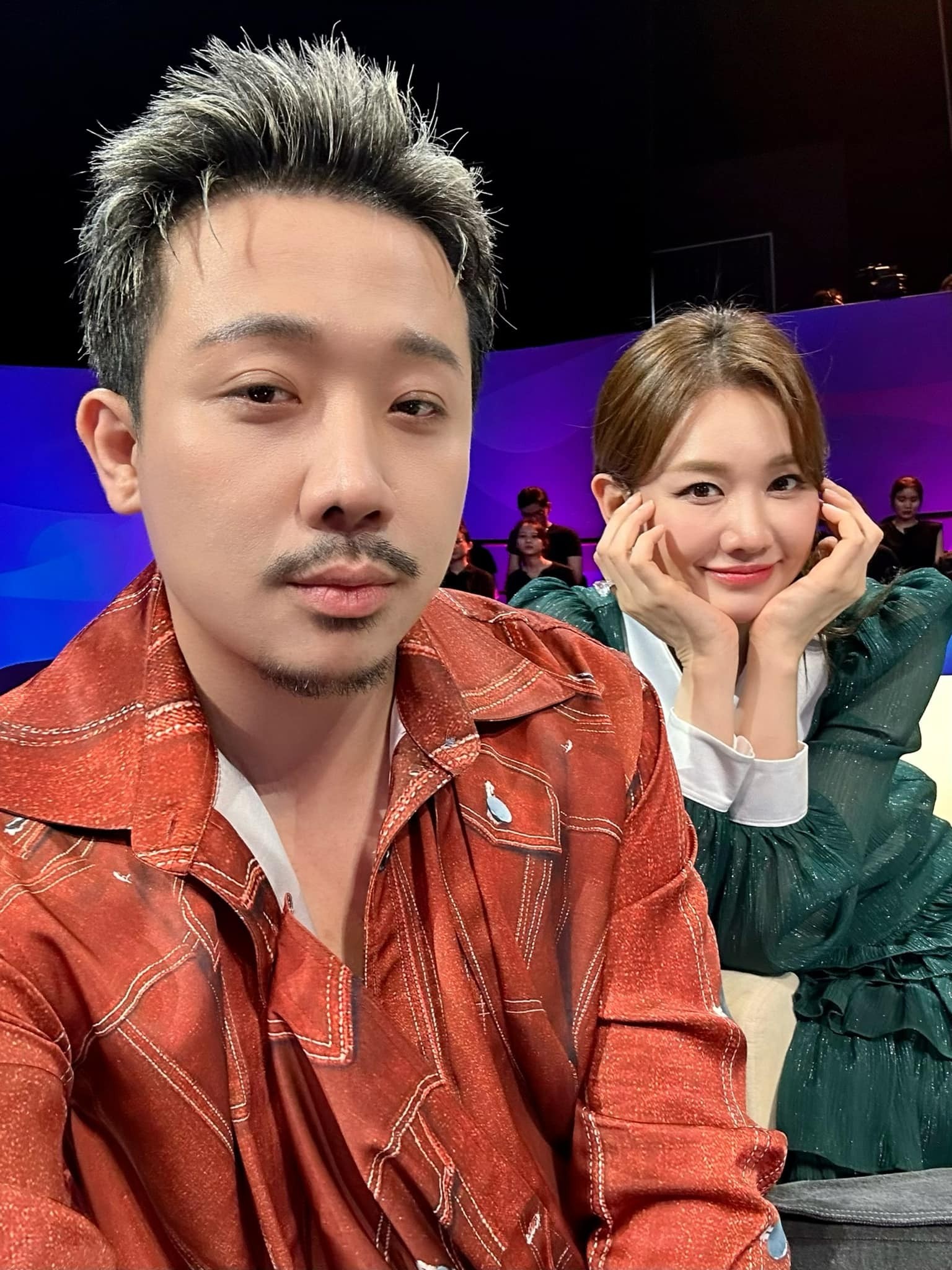 Cả hai vợ chồng thường xuyên đi du lịch và làm việc cùng nhau tại các chương trình. Ảnh: FBNV.