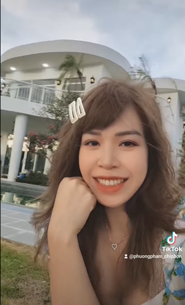 Vợ Mạnh Trường khoe biệt thự view núi đẹp như mơ, nhìn nội thất phòng khách ai cũng choáng ngợp - Ảnh 3 Vợ Mạnh Trường khoe biệt thự view núi đẹp như mơ, nhìn nội thất phòng khách ai cũng choáng ngợp - Ảnh 3