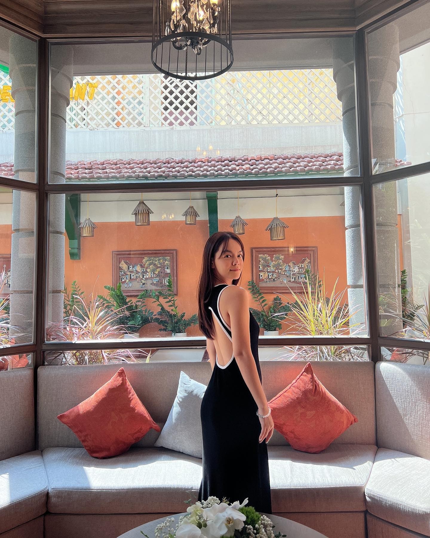 Trong tiệc thôi nôi của con gái út, Phạm Quỳnh Anh vô tình để lộ hình ảnh bạn trai? - Ảnh 2