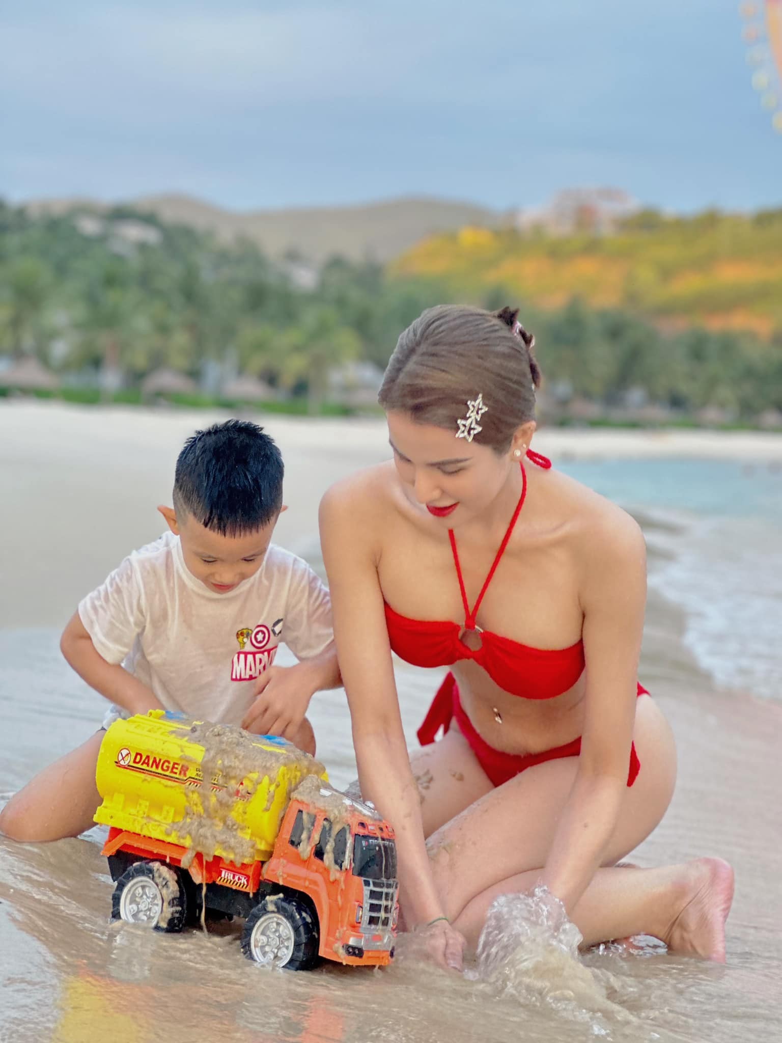 Diệp Lâm Anh hạnh phúc chơi đùa cùng 2 con, dân mạng nhìn mà xót xa - Ảnh 5