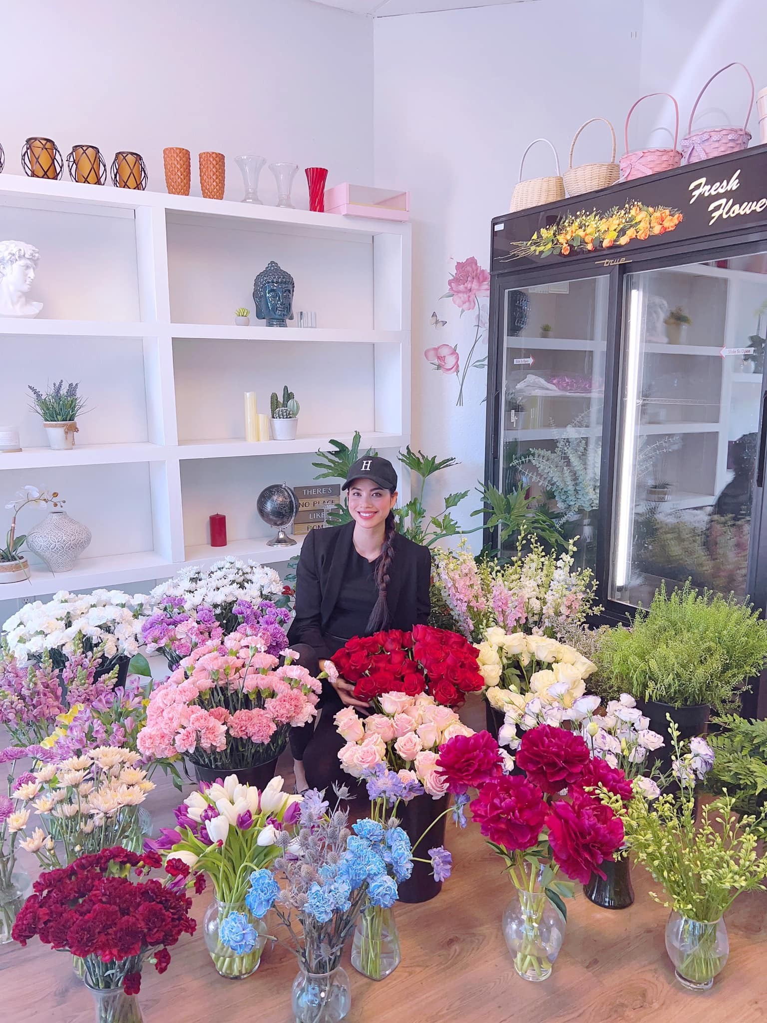 Phạm Hương tận tay chỉ dạy 2 cậu con trai môn thể thao quý tộc, biểu cảm cậu út gây chú ý - Ảnh 5