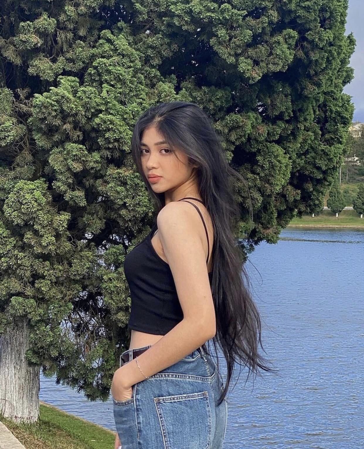 Á hậu Minh Kiên từng được bà trùm Hoa hậu phát hiện và 'rủ' đi thi? - Ảnh 3