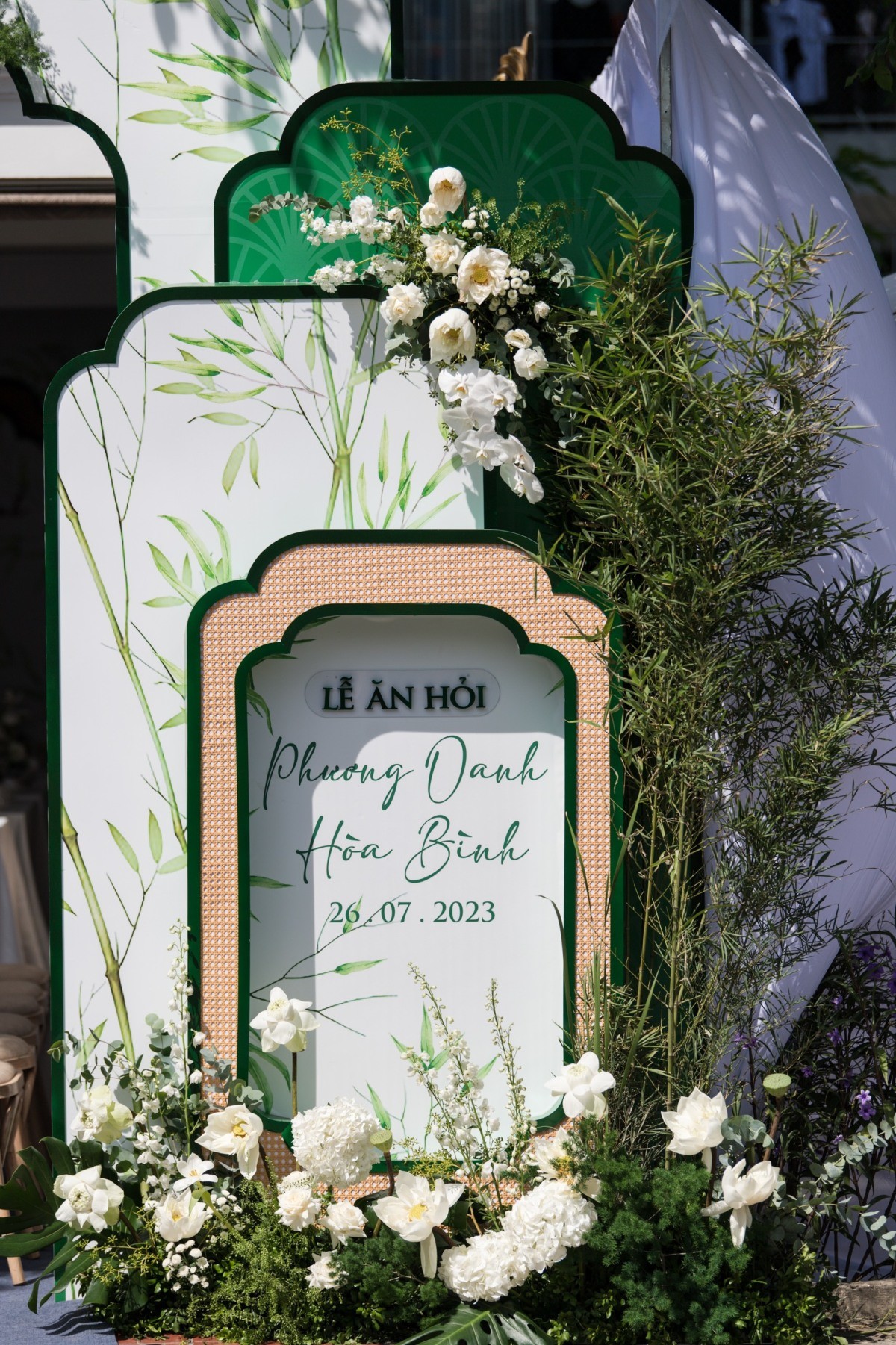 Cô dâu Phương Oanh lộ diện, chiếm trọn spotlight trong đám hỏi - Ảnh 1