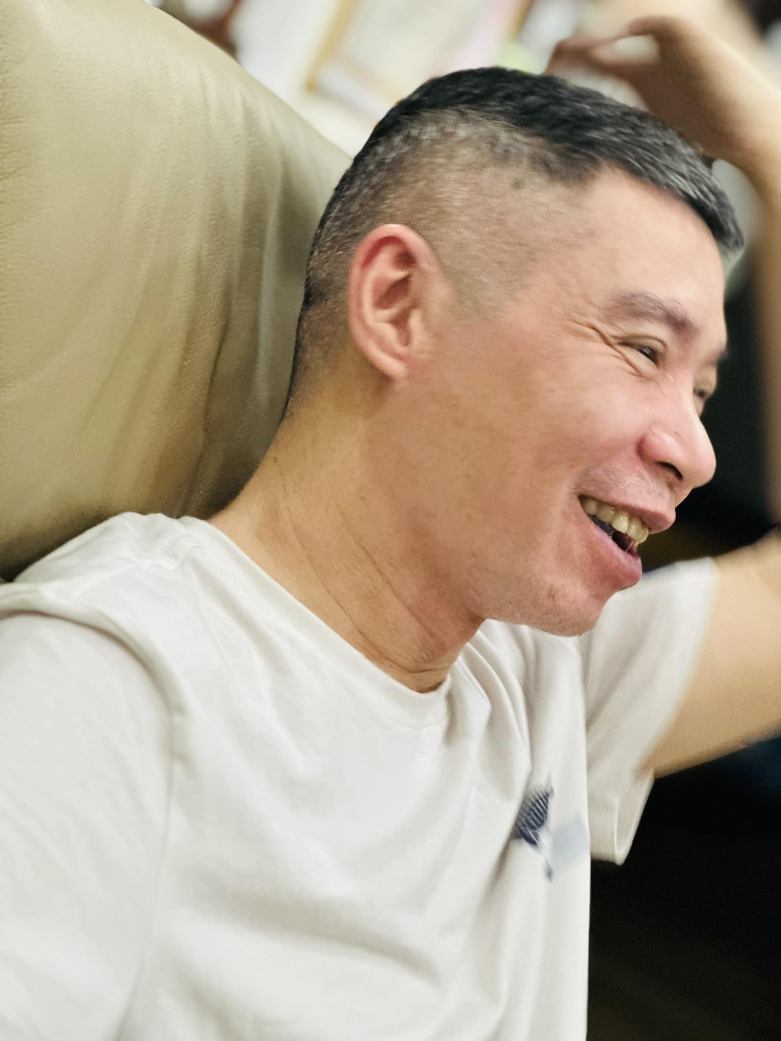 Nhìn hình ảnh của nghệ sĩ Công Lý vui vẻ và dần hồi phục khán giả ai cũng mừng. Ảnh: FBNV.