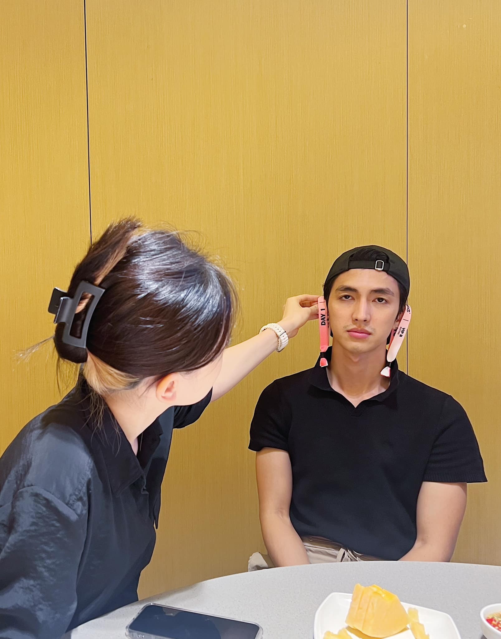 Biểu cảm của Bình An khiến dân mạng vô cùng thích thú. Ảnh: FBNV.