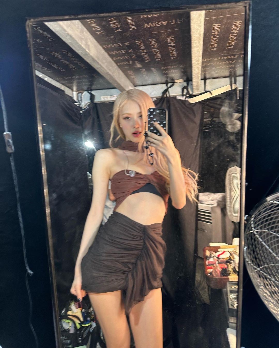 Các thành viên BlackPink trước giờ G: Rosé đăng ảnh gợi cảm, Jisoo đăng trạng thái khiến fan xao xuyến - Ảnh 1 Các thành viên BlackPink trước giờ G: Rosé đăng ảnh gợi cảm, Jisoo đăng trạng thái khiến fan xao xuyến - Ảnh 1