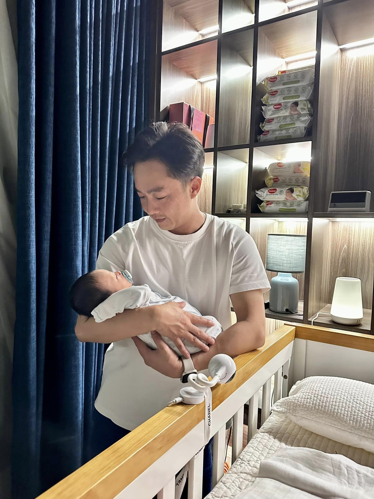 Cường Đô La gia nhập hội 'cuồng' con khi trên trang cá nhân ngập tràn ảnh các con. Ảnh: FBNV. Cường Đô La gia nhập hội 'cuồng' con khi trên trang cá nhân ngập tràn ảnh các con. Ảnh: FBNV.