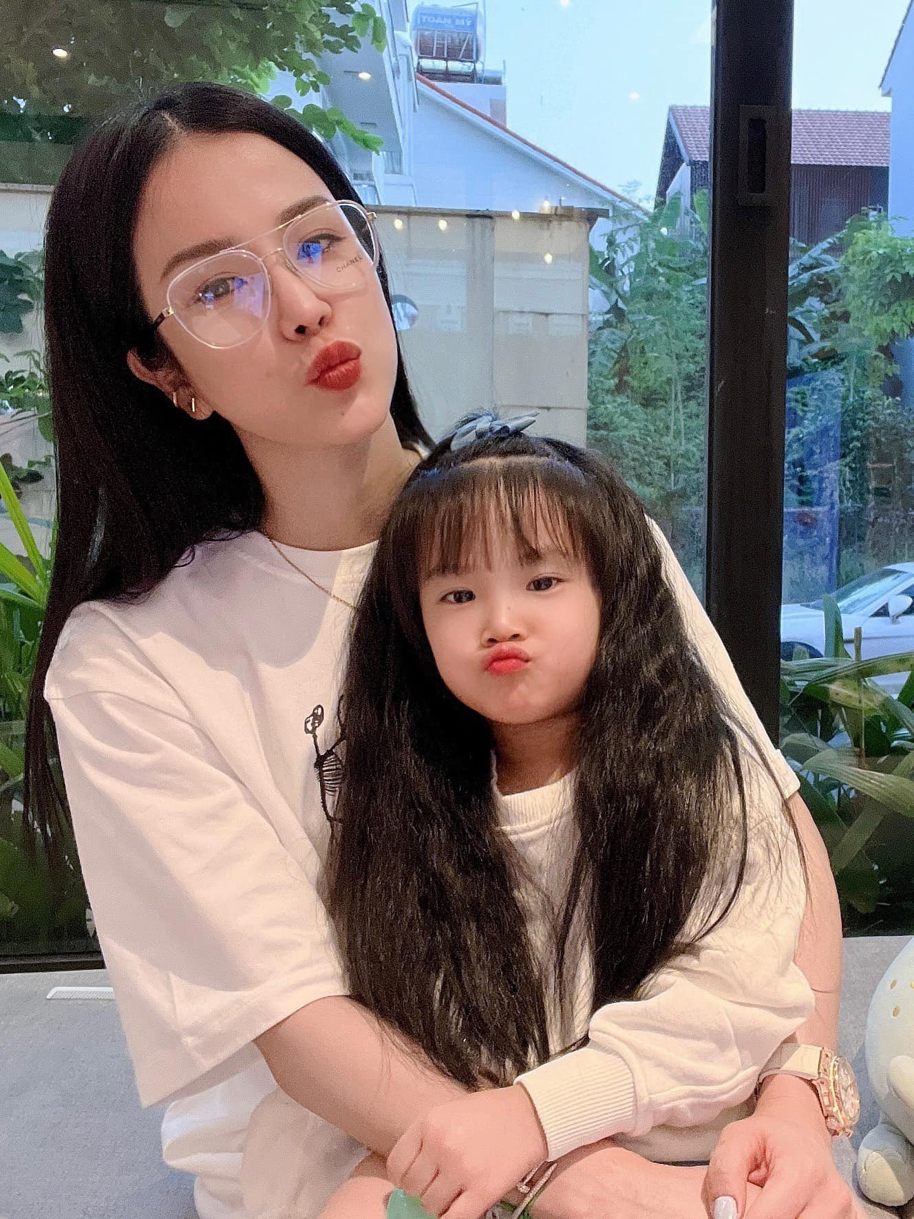 Cuộc sống của Diệp Lâm Anh ra sao sau ồn ào chồng cũ tố có tình cảm với quản lý quán bar? - Ảnh 2 Cuộc sống của Diệp Lâm Anh ra sao sau ồn ào chồng cũ tố có tình cảm với quản lý quán bar? - Ảnh 2