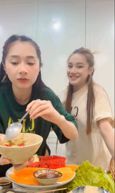 Nhã Phương chia sẻ bí quyết khi mang thai được Trường Giang 'cưng như bà hoàng' - Ảnh 1 Nhã Phương chia sẻ bí quyết khi mang thai được Trường Giang 'cưng như bà hoàng' - Ảnh 1