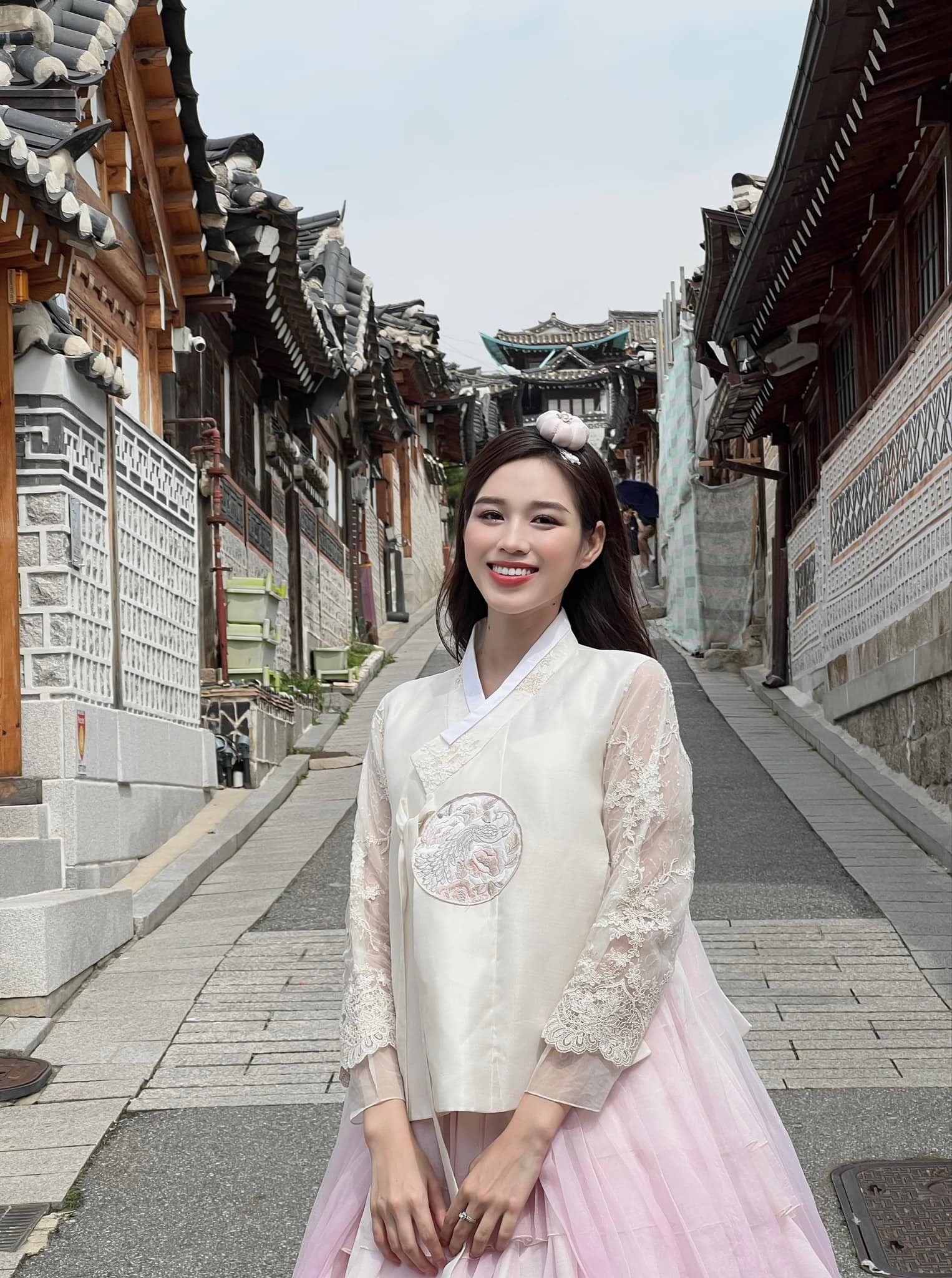 Đỗ Hà diện hanbok Hàn Quốc khiến dân tình xuýt xoa - Ảnh 1 Đỗ Hà diện hanbok Hàn Quốc khiến dân tình xuýt xoa - Ảnh 1