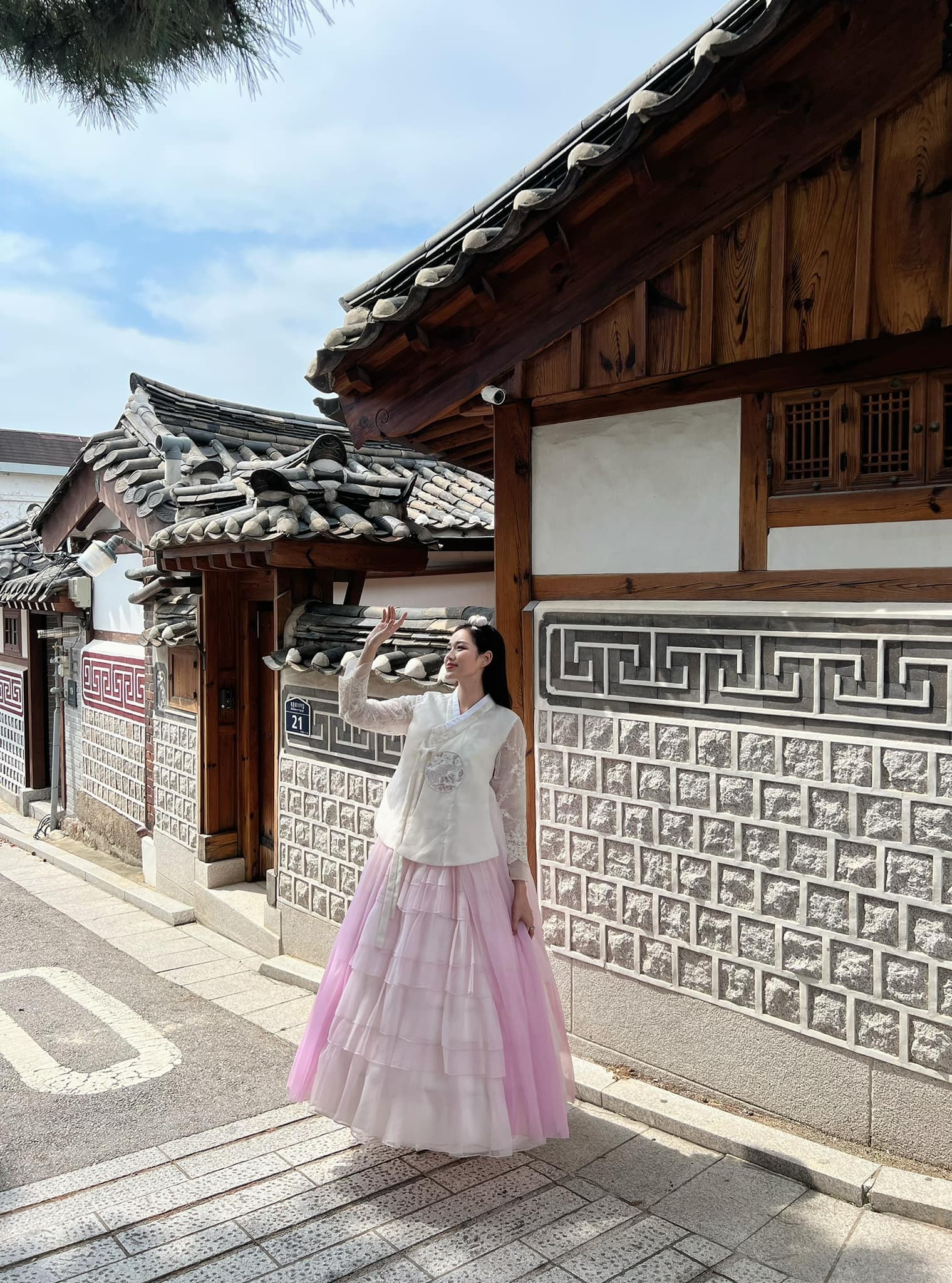 Đỗ Hà diện hanbok Hàn Quốc khiến dân tình xuýt xoa - Ảnh 2 Đỗ Hà diện hanbok Hàn Quốc khiến dân tình xuýt xoa - Ảnh 2