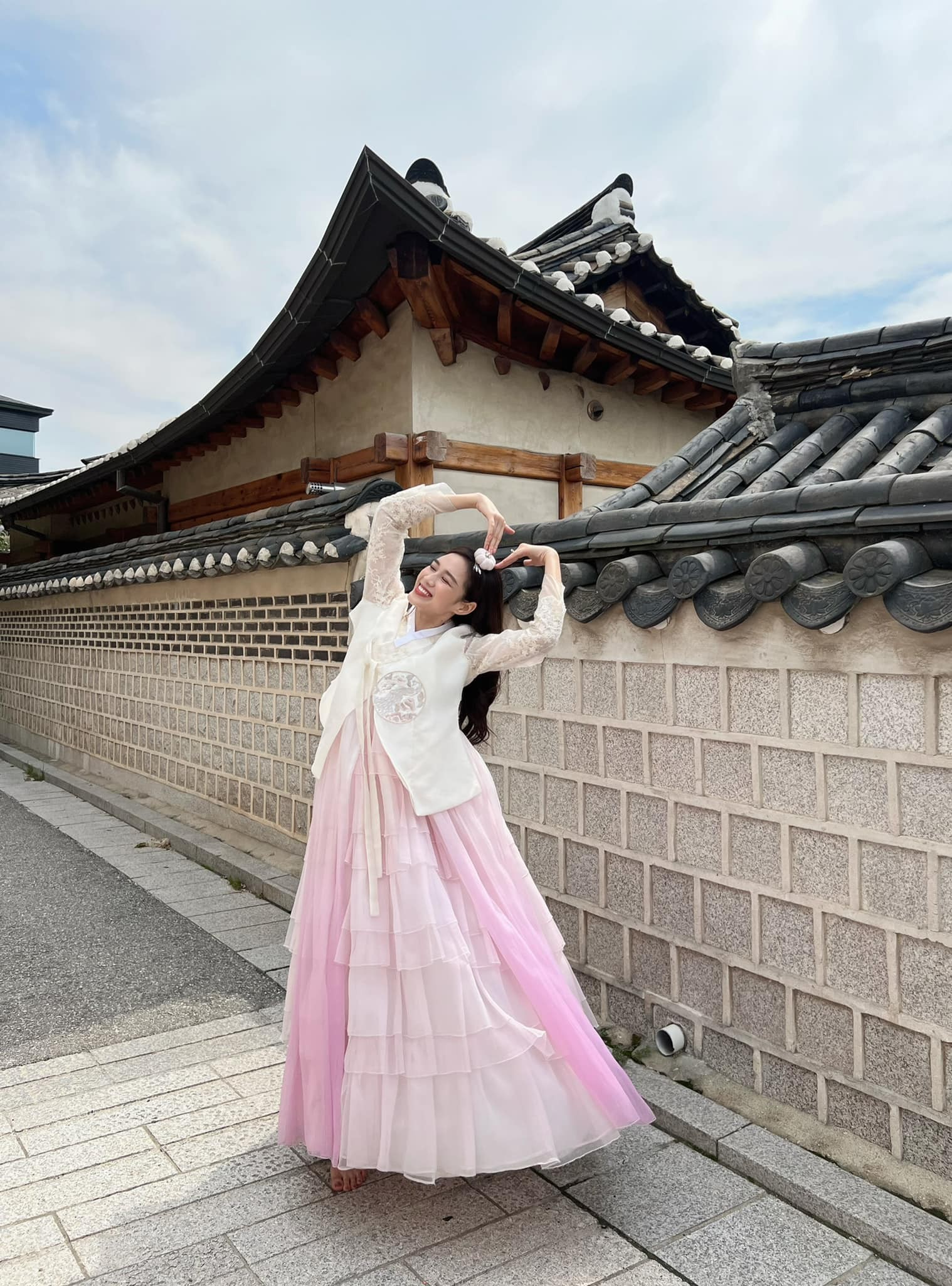Đỗ Hà diện hanbok Hàn Quốc khiến dân tình xuýt xoa - Ảnh 4 Đỗ Hà diện hanbok Hàn Quốc khiến dân tình xuýt xoa - Ảnh 4