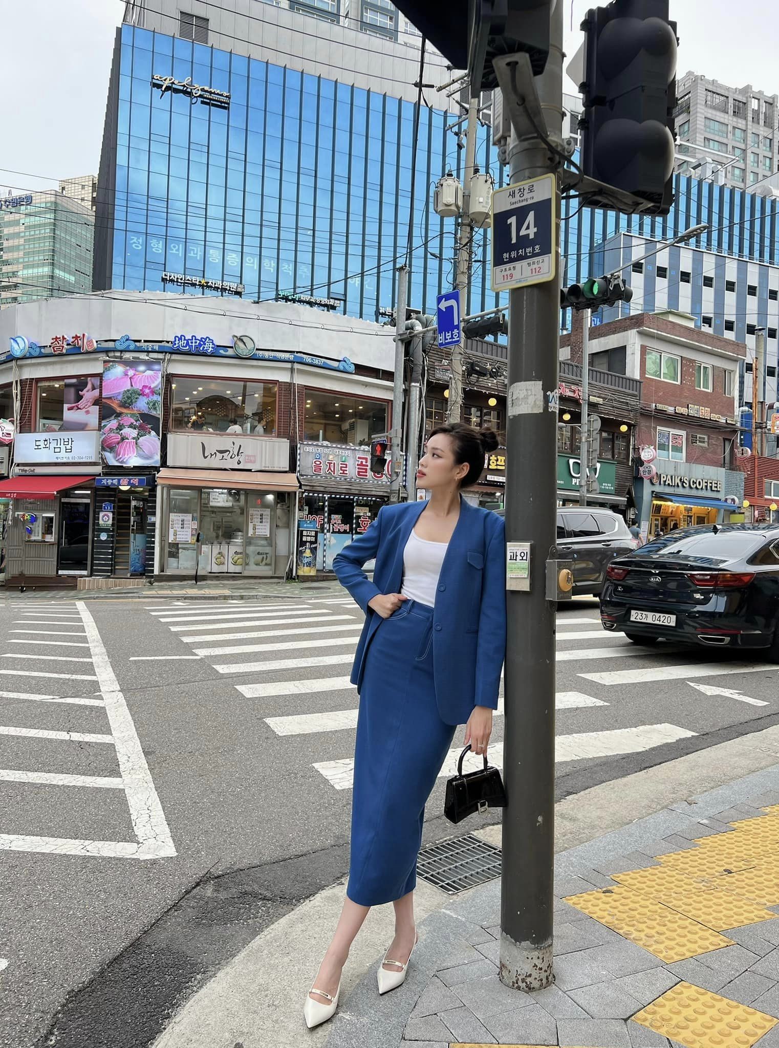 Đỗ Hà hóa quý cô xuống phố, ngày càng trưởng thành đúng chuẩn CEO - Ảnh 1 Đỗ Hà hóa quý cô xuống phố, ngày càng trưởng thành đúng chuẩn CEO - Ảnh 1