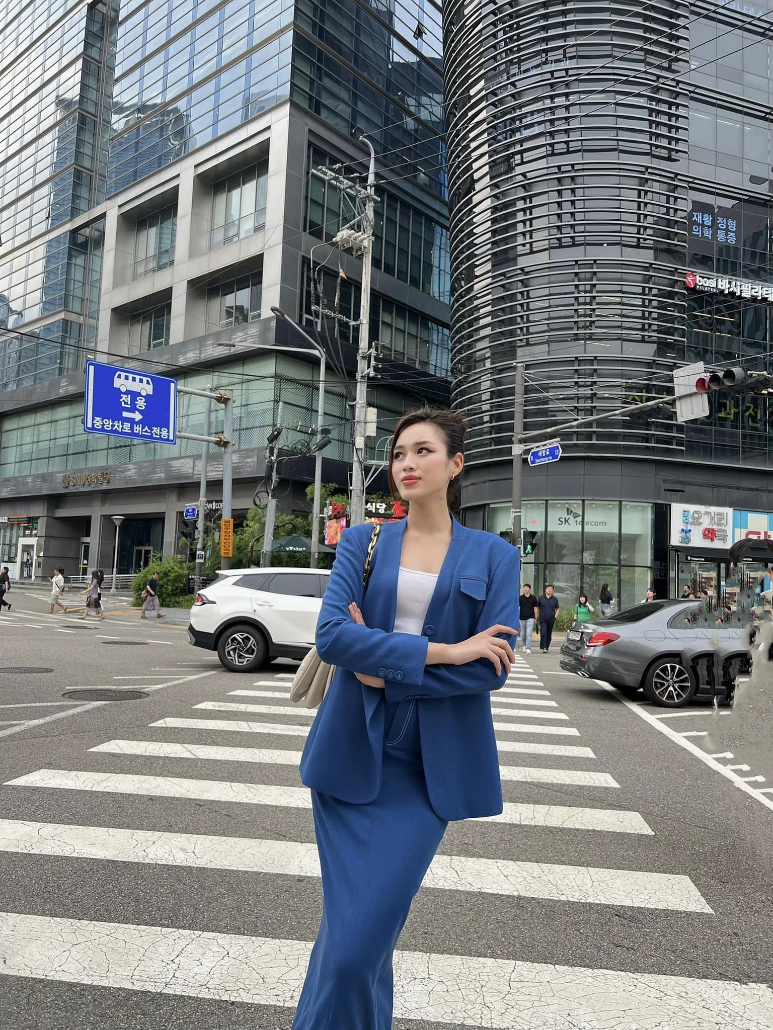 Đỗ Hà hóa quý cô xuống phố, ngày càng trưởng thành đúng chuẩn CEO - Ảnh 3 Đỗ Hà hóa quý cô xuống phố, ngày càng trưởng thành đúng chuẩn CEO - Ảnh 3