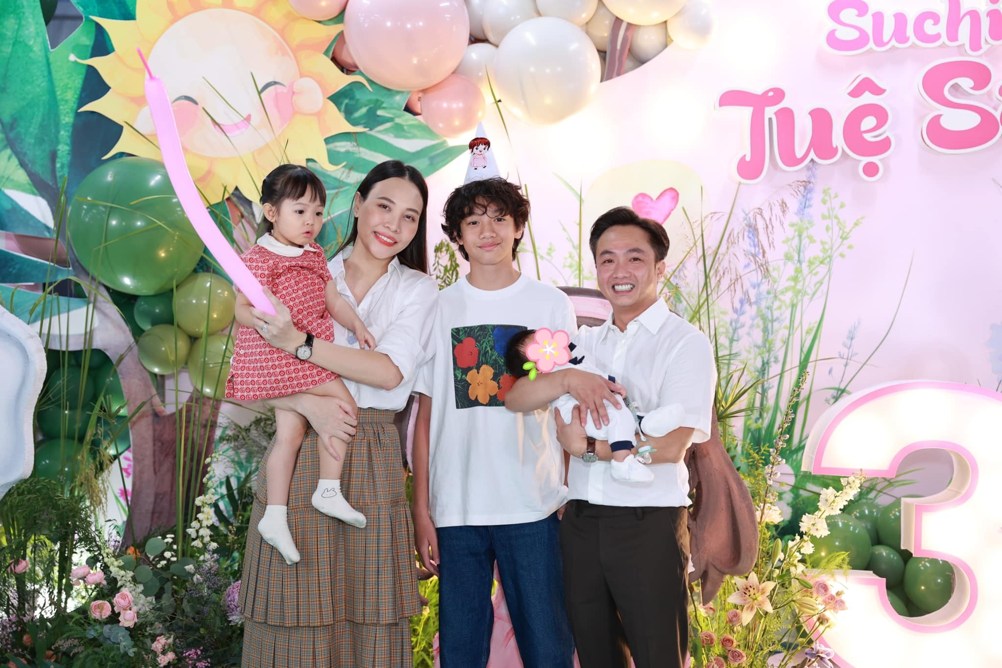 Cường Đô La chia sẻ khoảnh khắc đáng yêu của con gái, nhìn biểu cảm của Suchin khiến dân mạng đồng loạt bật cười - Ảnh 8 Cường Đô La chia sẻ khoảnh khắc đáng yêu của con gái, nhìn biểu cảm của Suchin khiến dân mạng đồng loạt bật cười - Ảnh 8