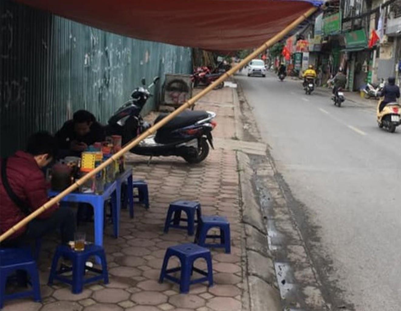 Quán trà đá vỉa hè trên đường Lương Thế Vinh “chặt chém” giá gấp 3 lần. Ảnh minh họa