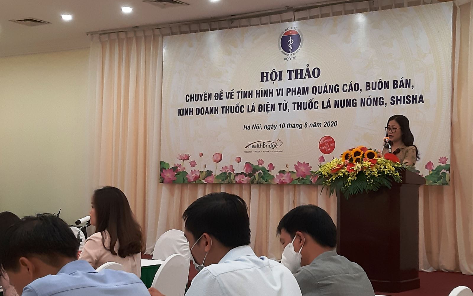 Bà Trần Thị Trang, Phó Vụ trưởng Vụ pháp chế, Bộ Y tế phát biểu tại Hội thảo