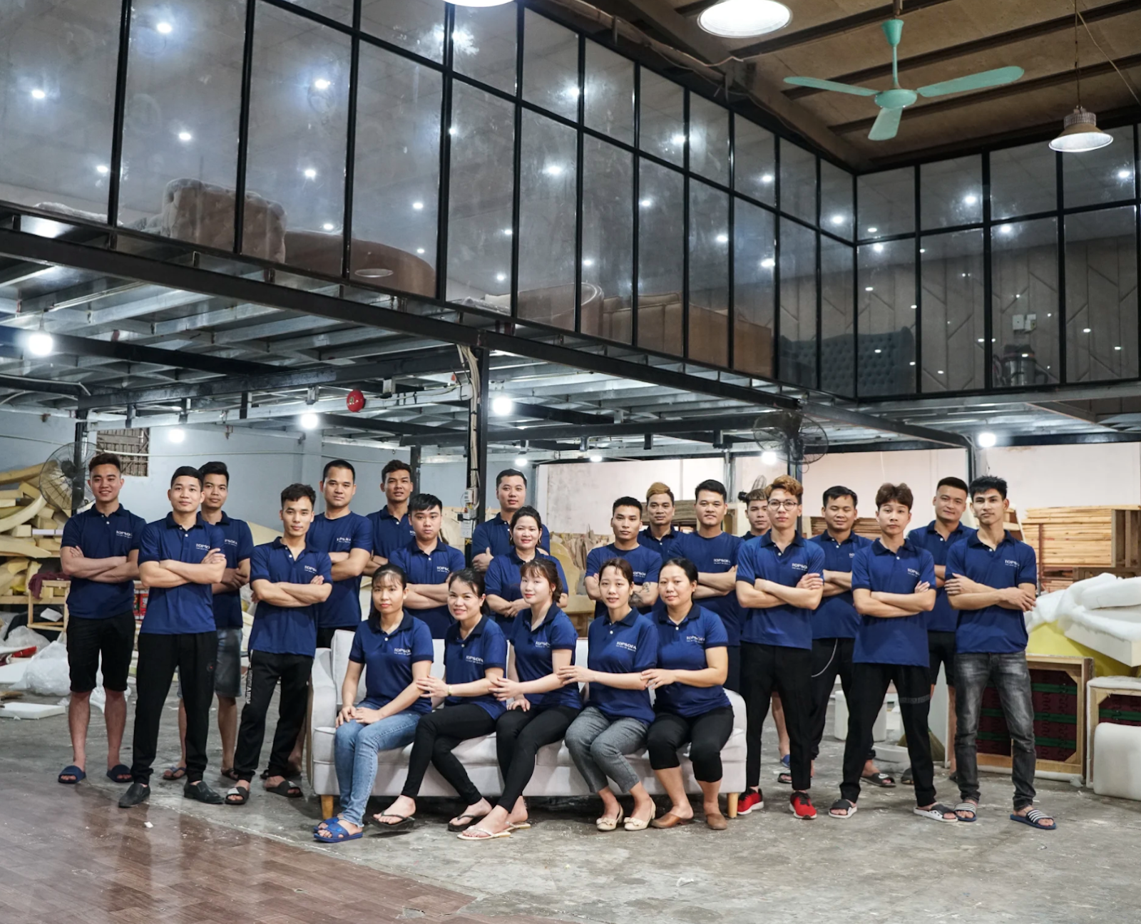 Đội ngũ nhân viên nhiệt huyết, giàu sáng tạo đã làm nên những mẫu sofa ấn tượng tại Topsofa