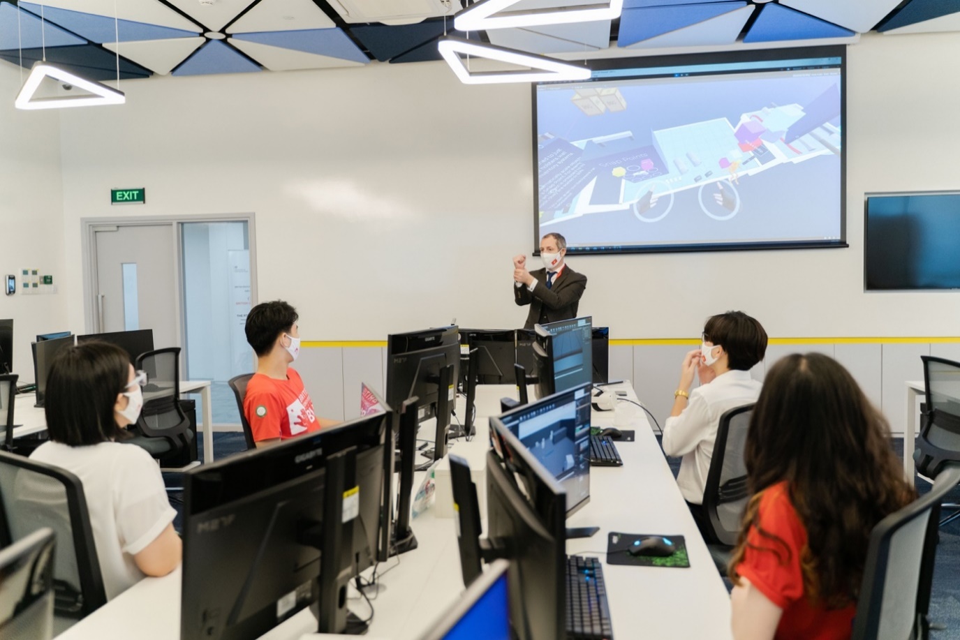 BUV xây dựng theo hình mẫu trường đại học quốc tế kết hợp giữa công nghệ cao, tăng cường tính tương tác, kết nối giữa giảng viên - sinh viên.